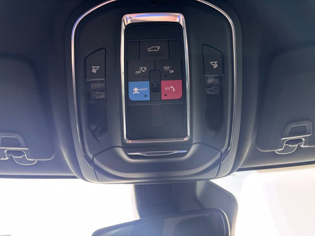 Used 2024 Jeep Grand Cherokee L Limited w/ Black Appearance Package image 29