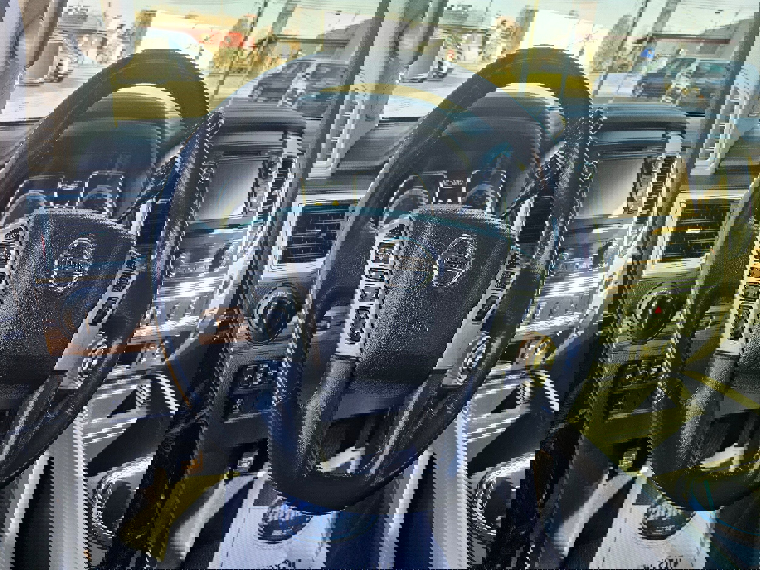 Used 2017 Nissan Titan SL image 13