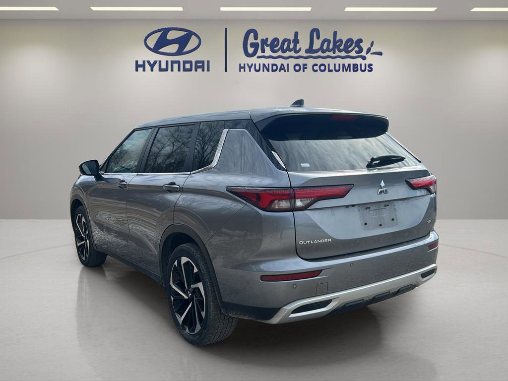 Used 2024 Mitsubishi Outlander SE image 3
