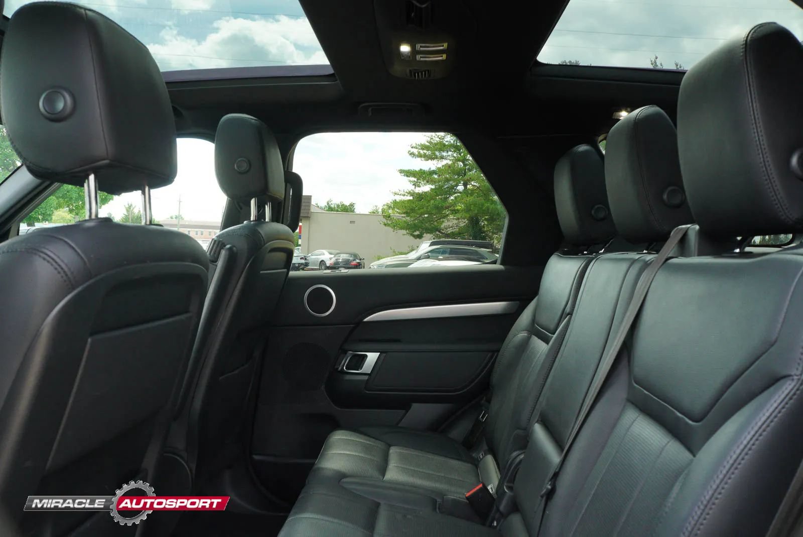 Used 2020 Land Rover Discovery Landmark AWD/4WD image 26