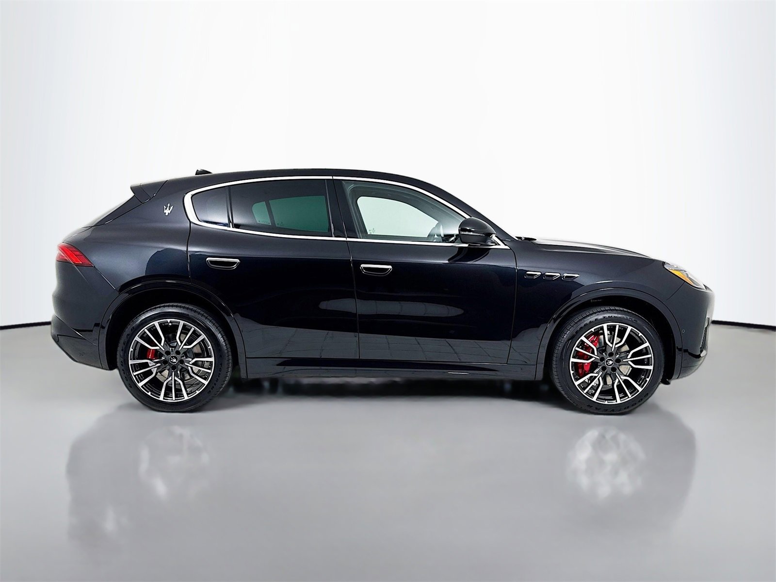 New 2025 Maserati Grecale GT image 9