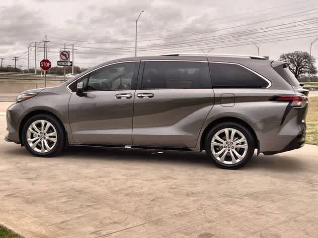 Used 2024 Toyota Sienna Platinum image 4
