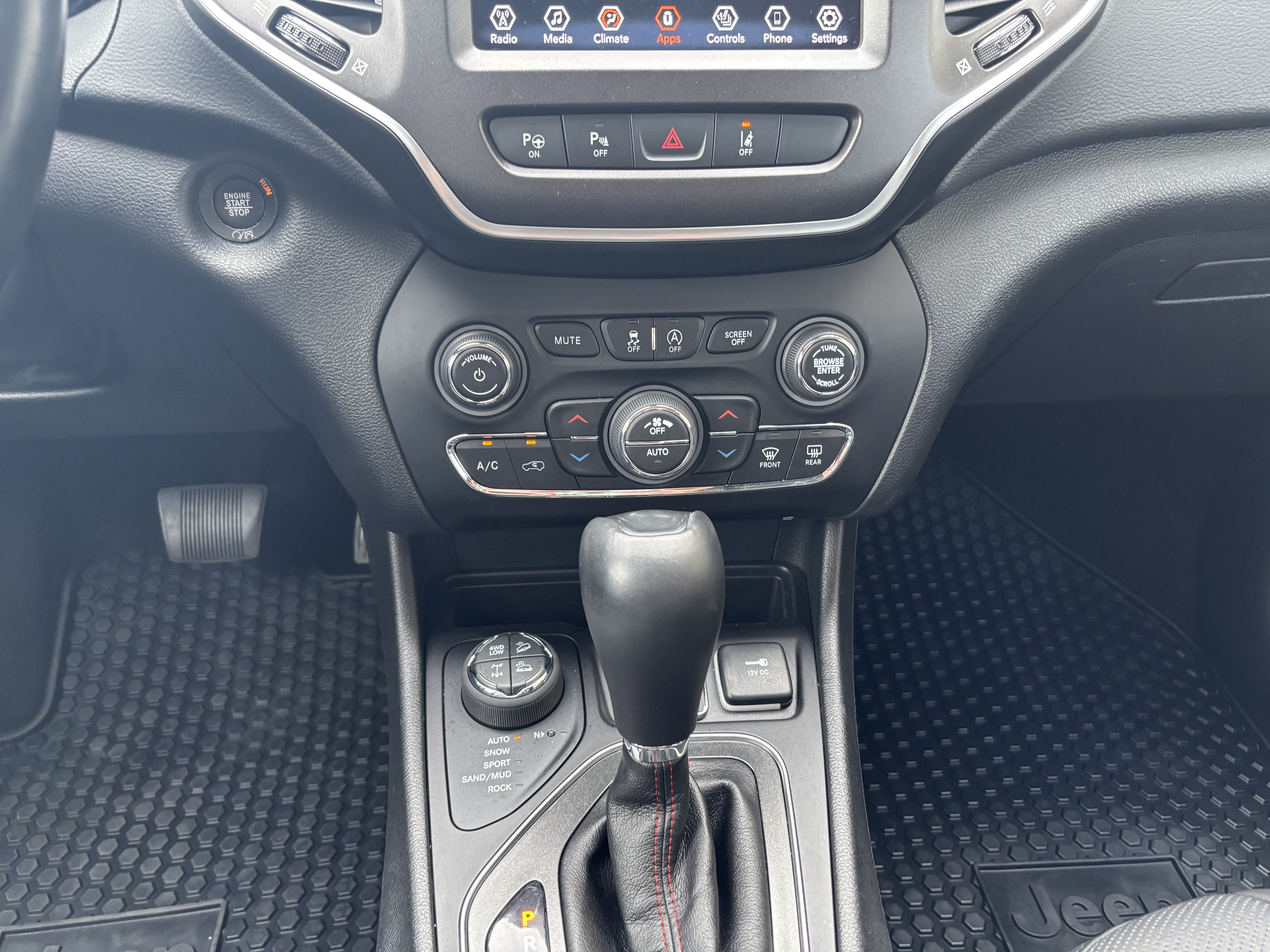 Used 2021 Jeep Cherokee Trailhawk w/ Technology Group AWD/4WD image 20