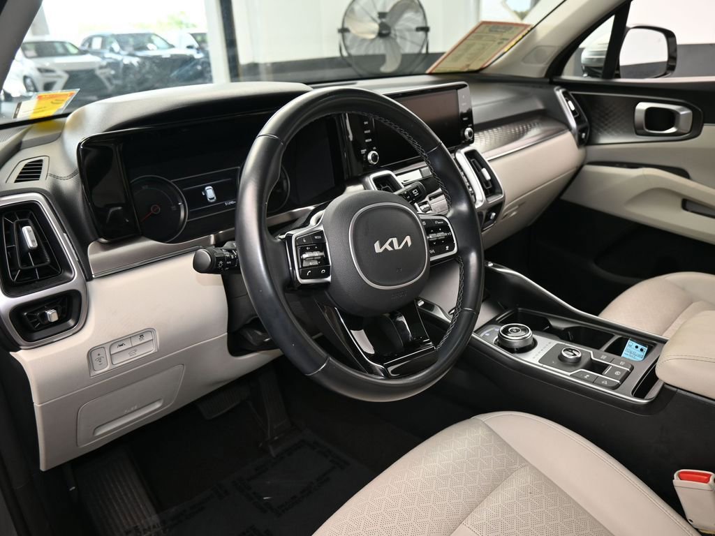 Used 2022 Kia Sorento EX w/ Panoramic Sunroof Package image 10