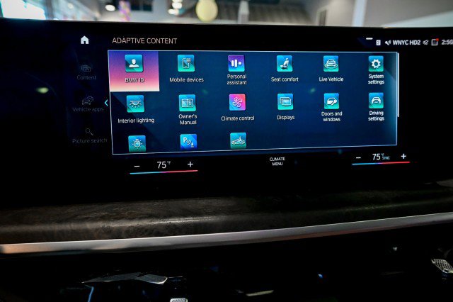 Used 2023 BMW X7 xDrive40i w/ Executive Package image 44