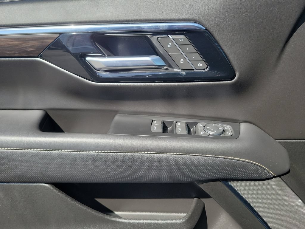 Used 2025 Chevrolet Tahoe Premier RWD image 15