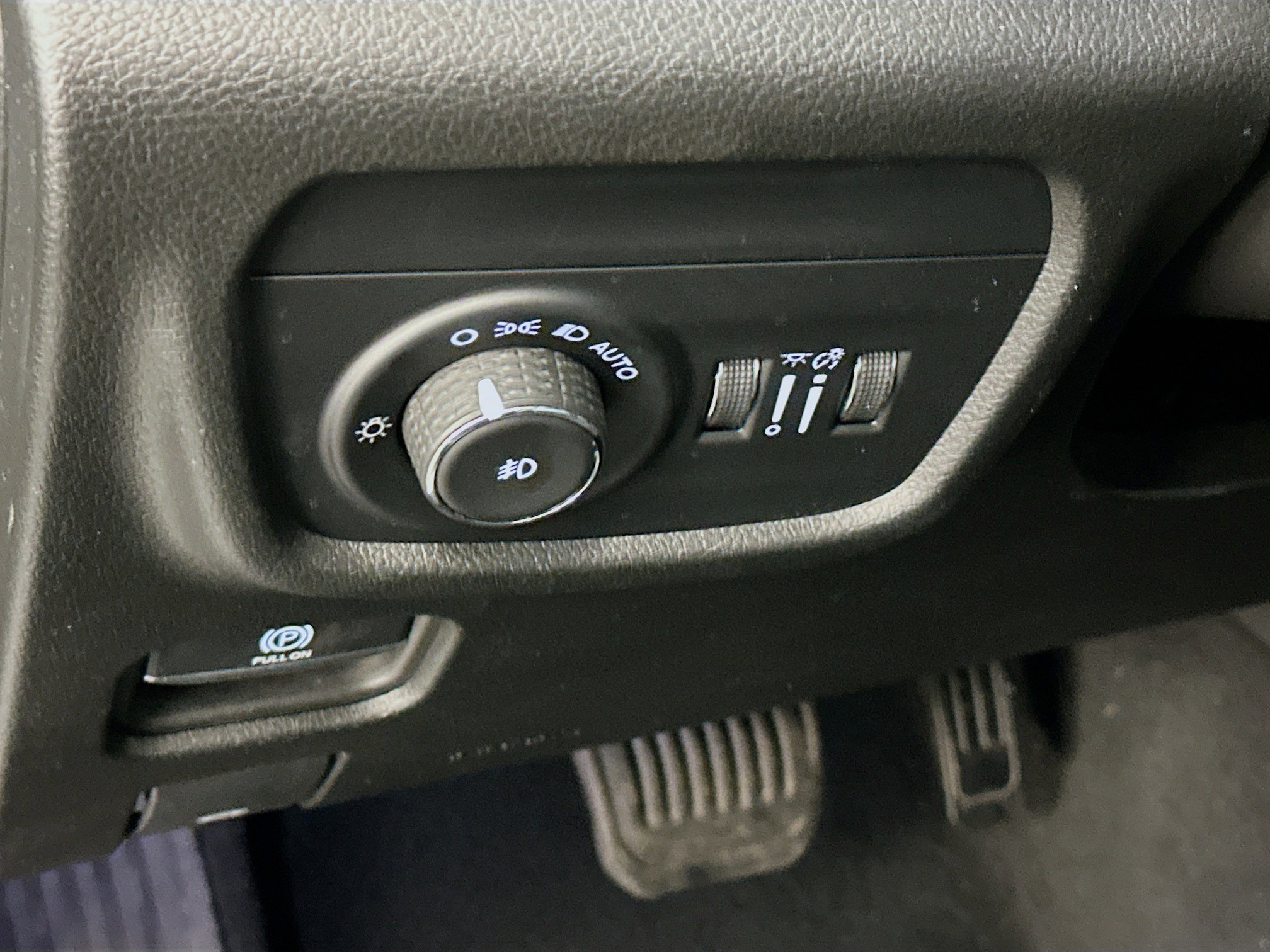 Used 2024 Jeep Grand Cherokee L Limited w/ Luxury Tech Group II image 17