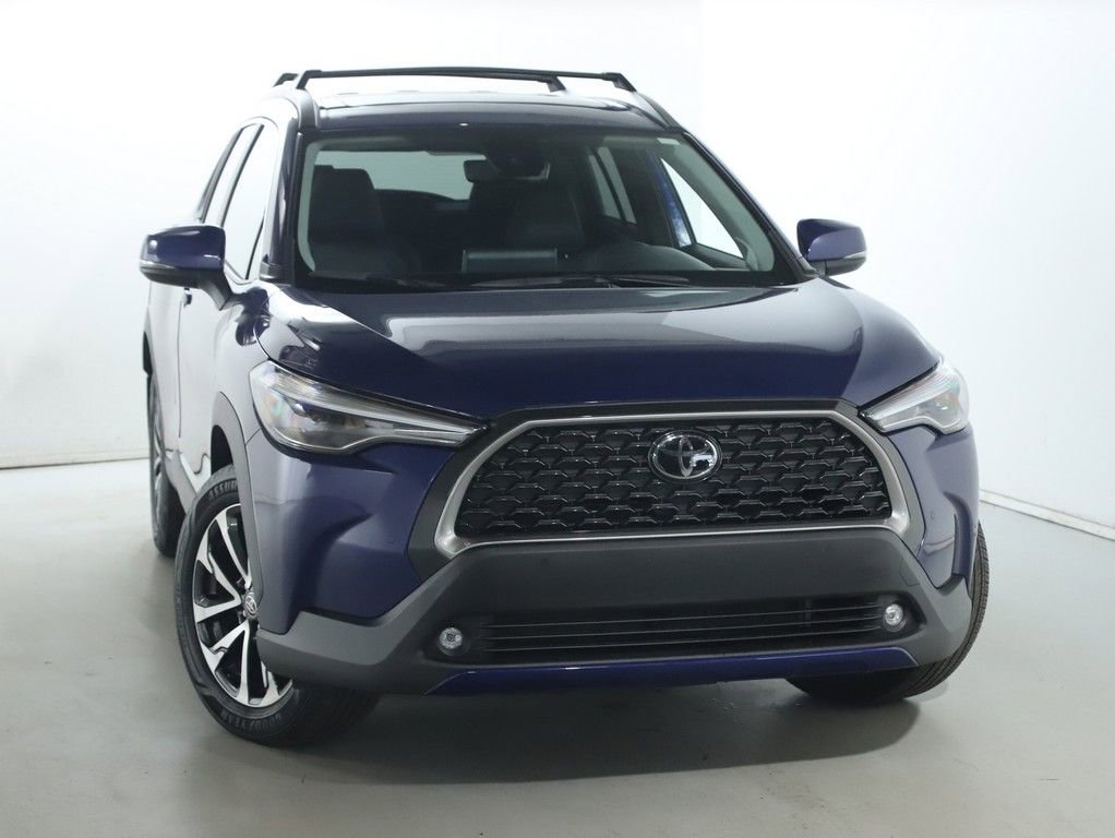 Used 2022 Toyota Corolla Cross XLE w/ Convenience Package AWD/4WD image 2
