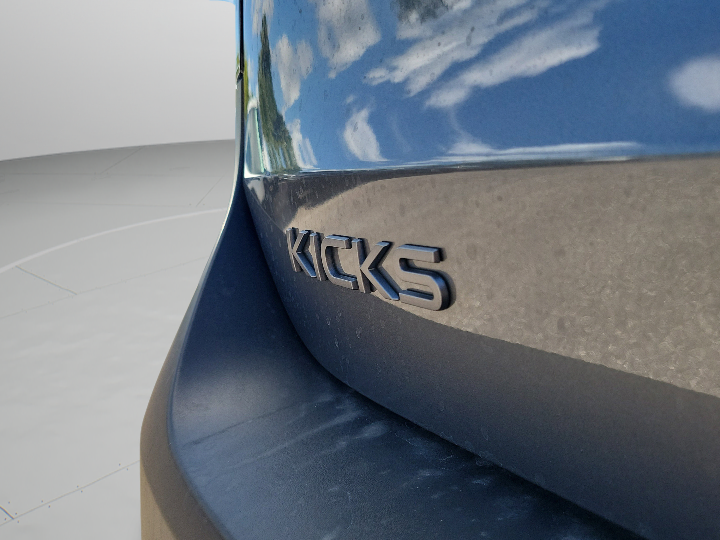 New 2025 Nissan Kicks SR FWD image 31