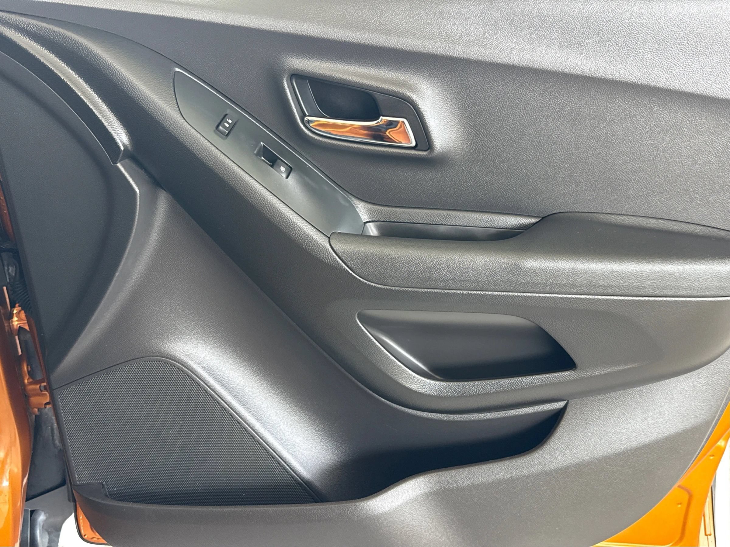 Used 2017 Chevrolet Trax LT w/ LT Convenience Package AWD/4WD image 21