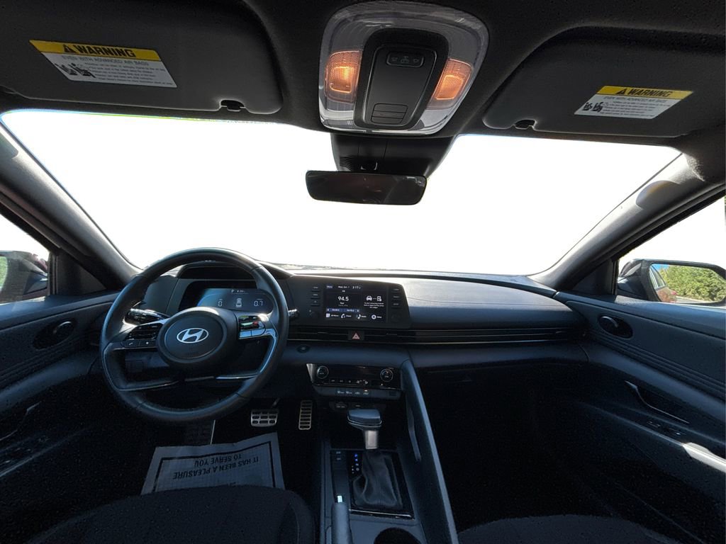 Certified 2025 Hyundai Elantra Sport image 24