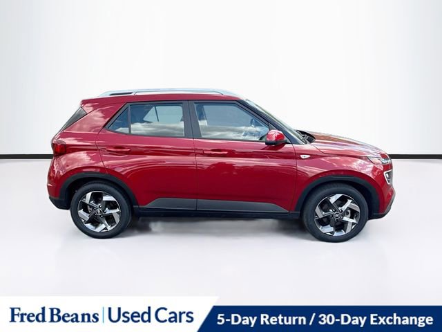 Used 2023 Hyundai Venue Limited image 9