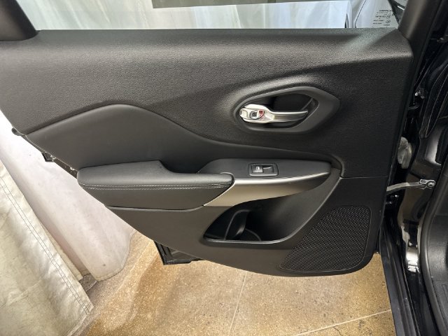 Used 2022 Jeep Cherokee Limited w/ Mopar Interior Package AWD/4WD image 23