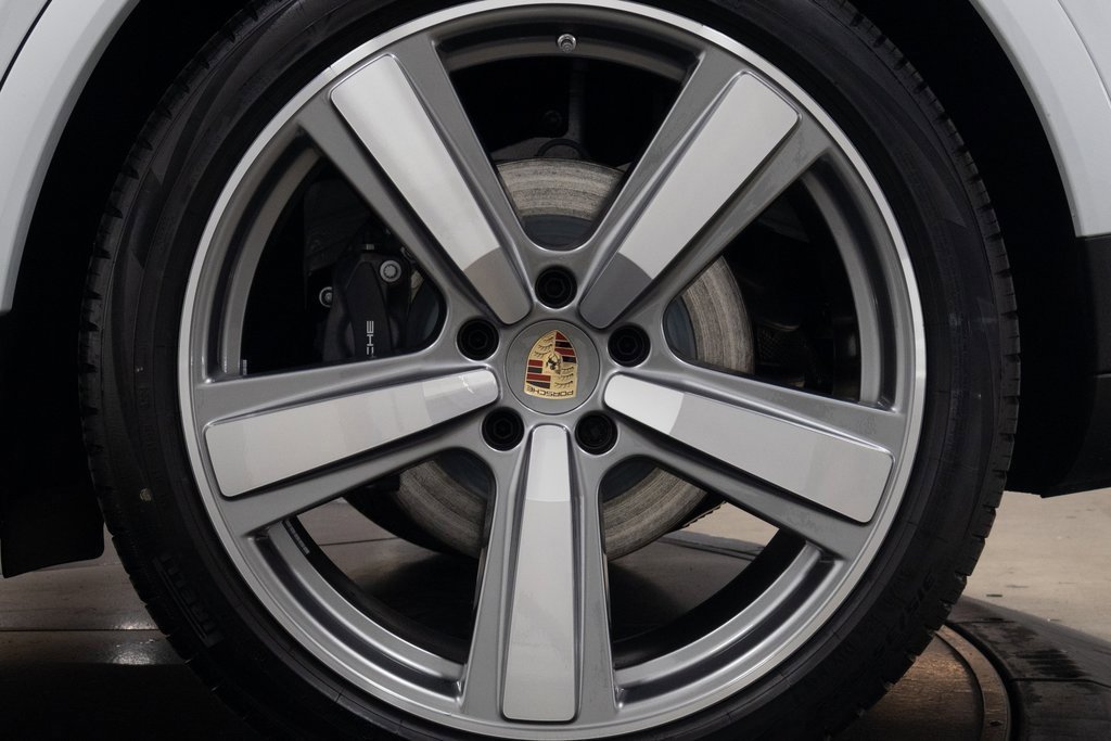 Used 2025 Porsche Cayenne image 22