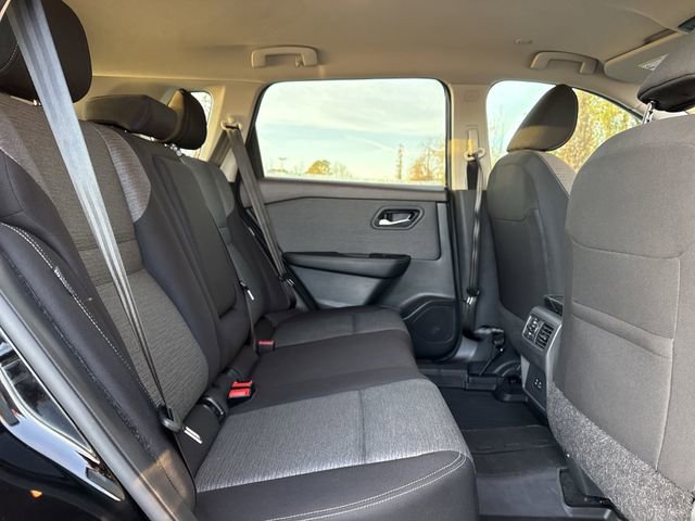 Used 2023 Nissan Rogue SV image 16