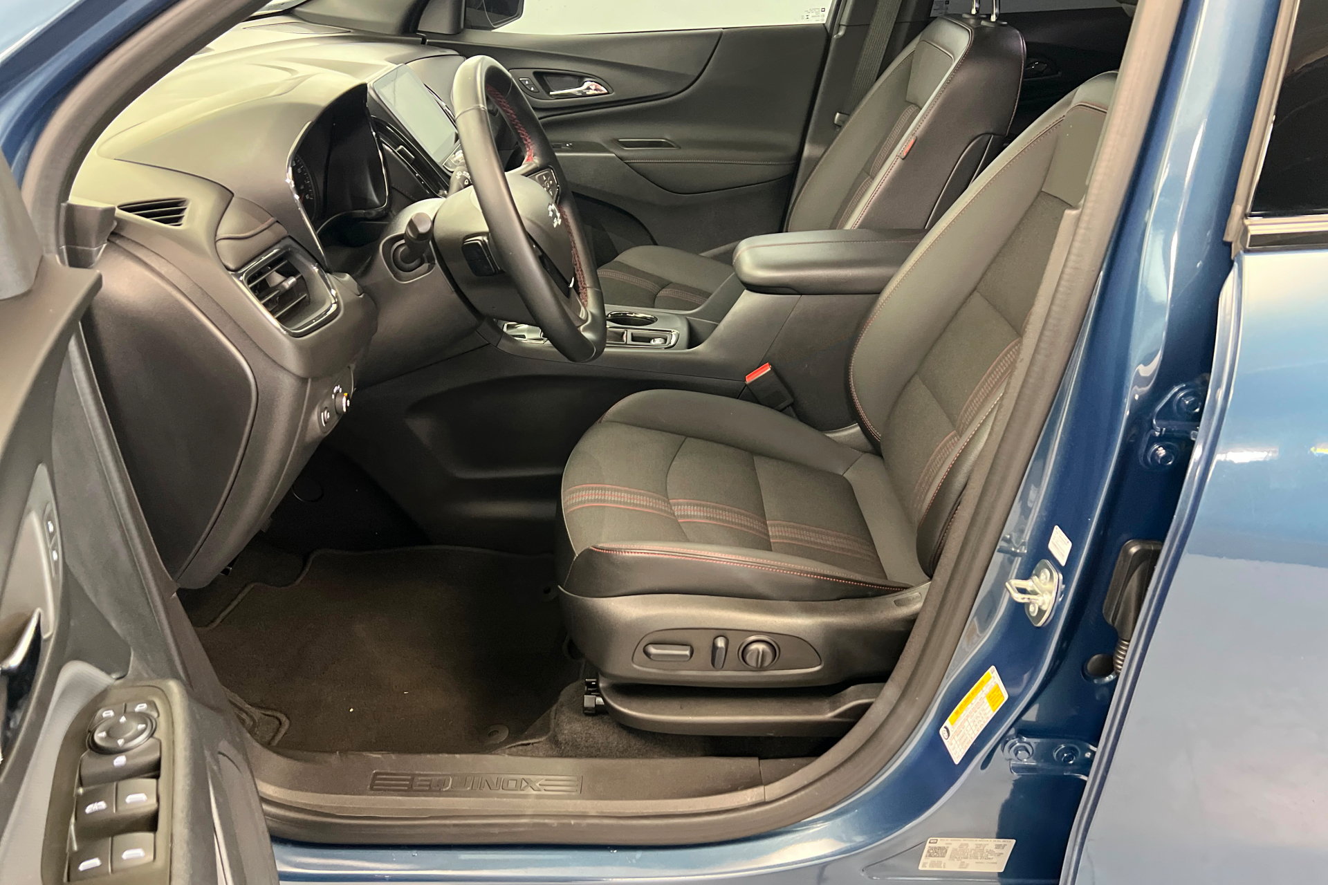 Used 2024 Chevrolet Equinox RS FWD image 18