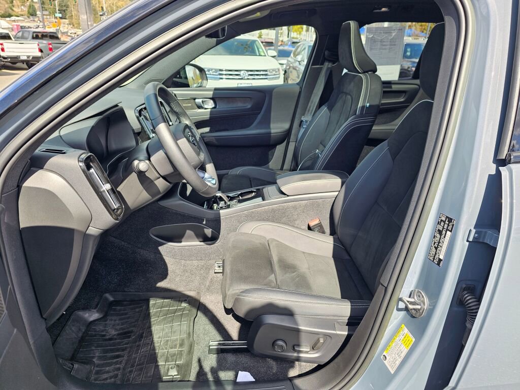Used 2023 Volvo XC40 Recharge Ultimate image 20