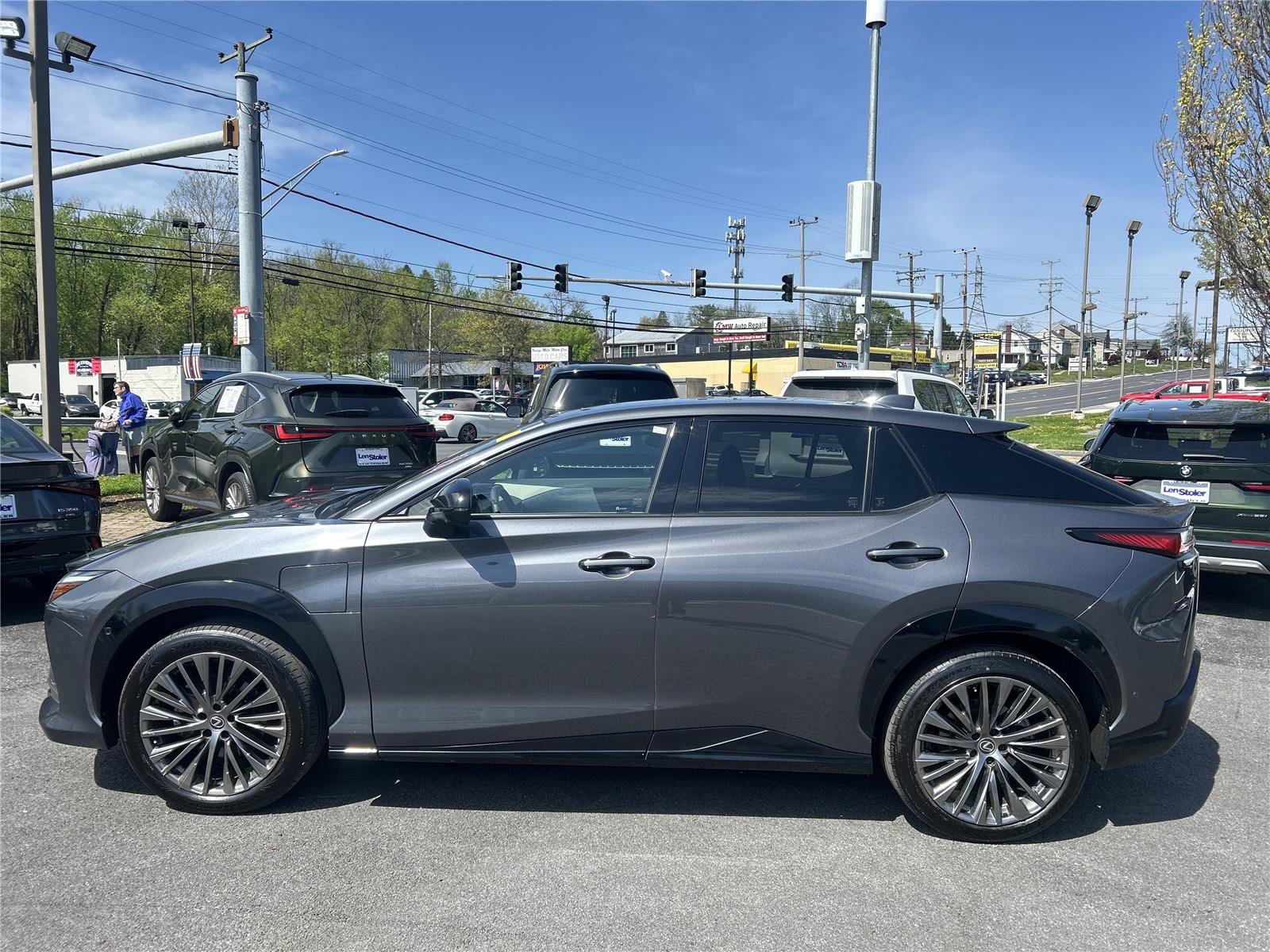 Used 2023 Lexus RZ 450e Premium w/ Accessory Package (2T) image 2