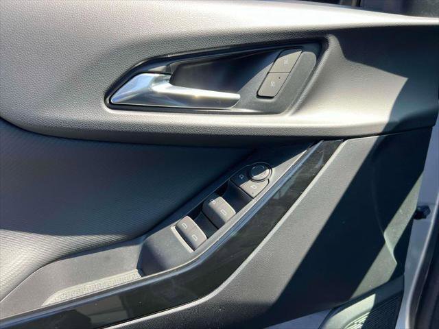 Used 2025 Chevrolet Equinox LT w/ Safety and Technology Package image 16