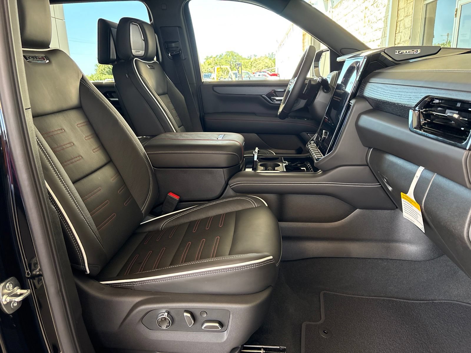 New 2026 GMC Yukon XL AT4 Ultimate AWD/4WD image 29