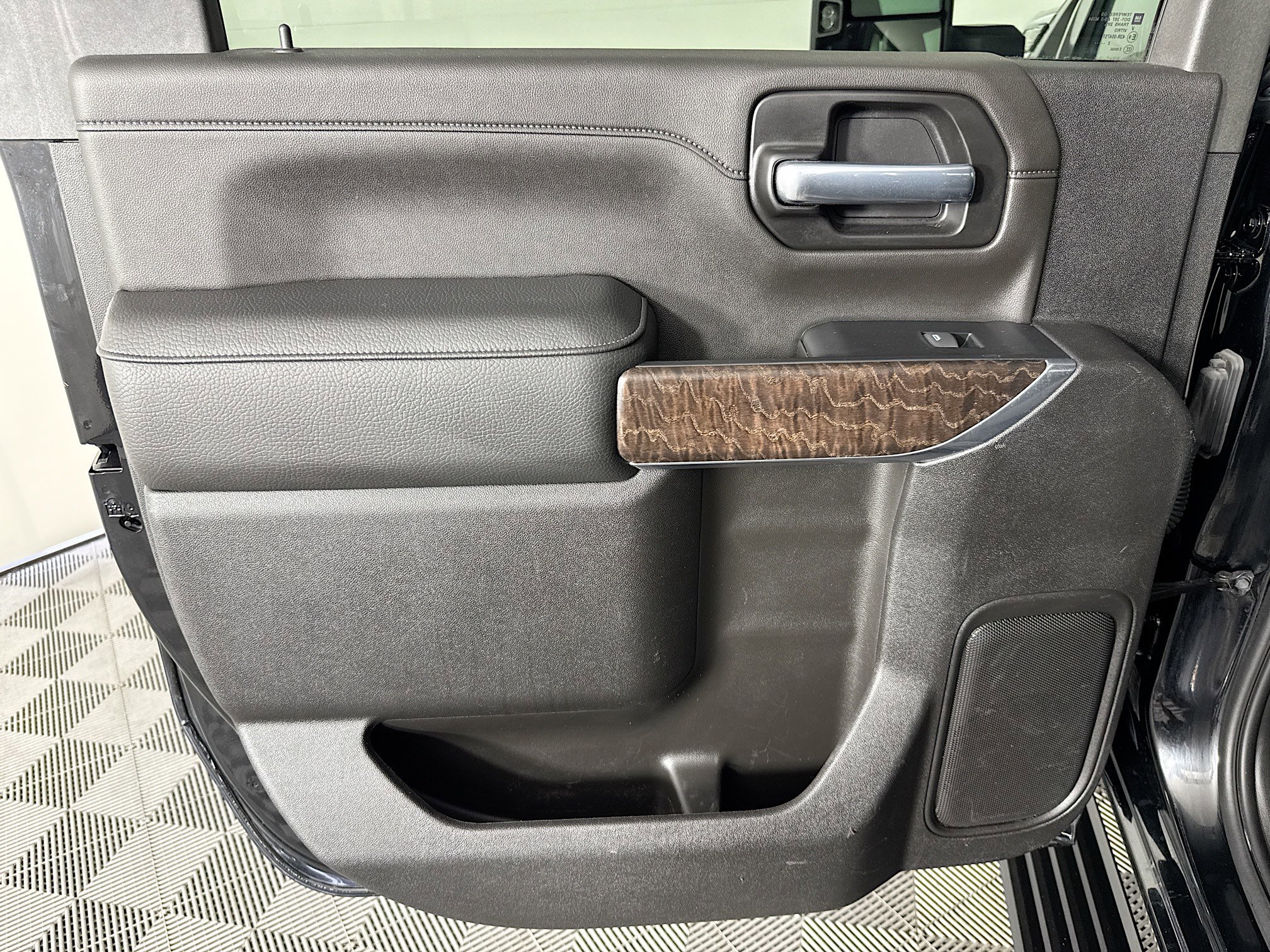 Used 2023 GMC Sierra 3500 Denali w/ Denali Ultimate Package image 24