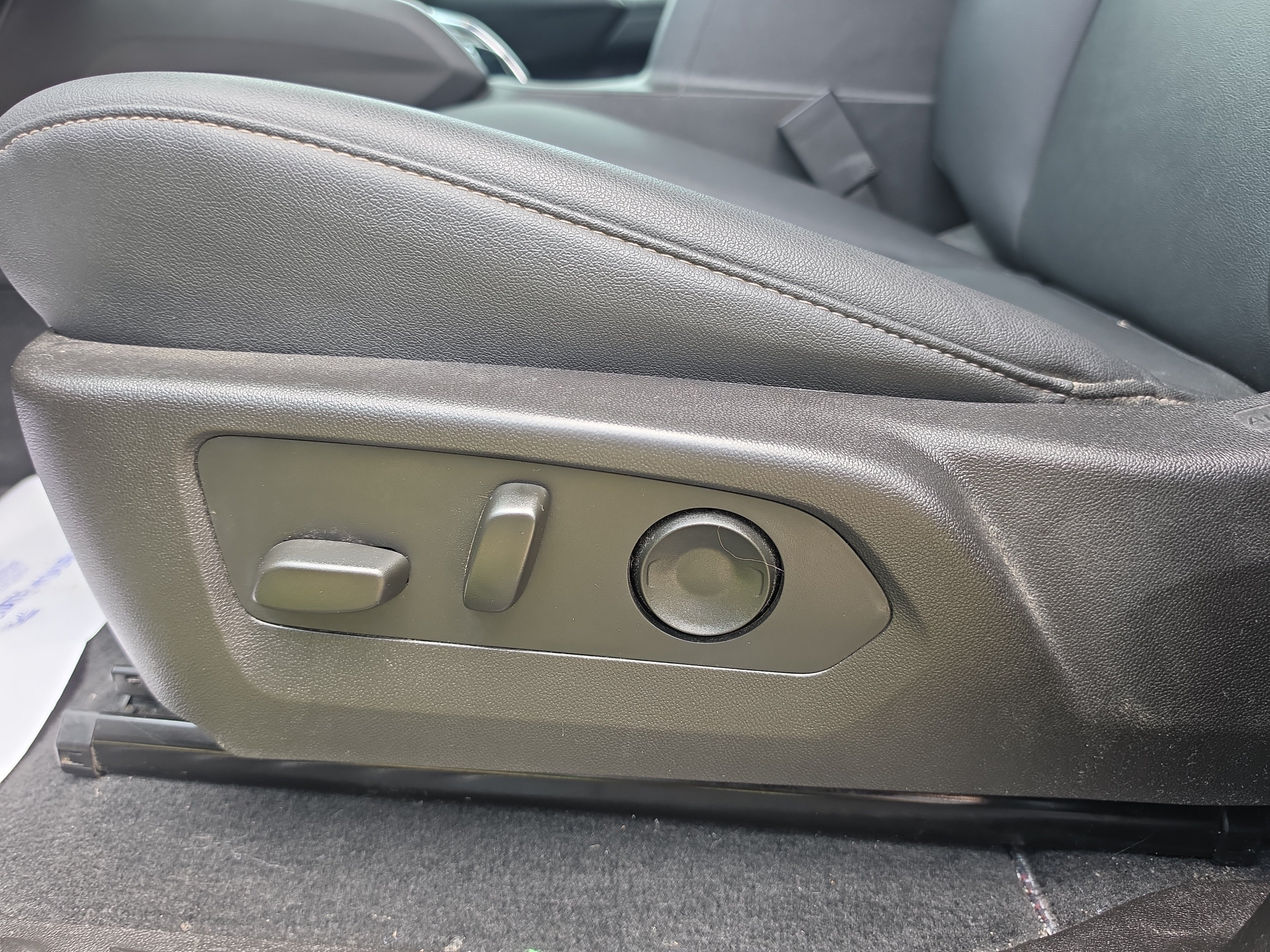 Used 2024 GMC Canyon Elevation w/ Elevation Premium Package AWD/4WD image 13