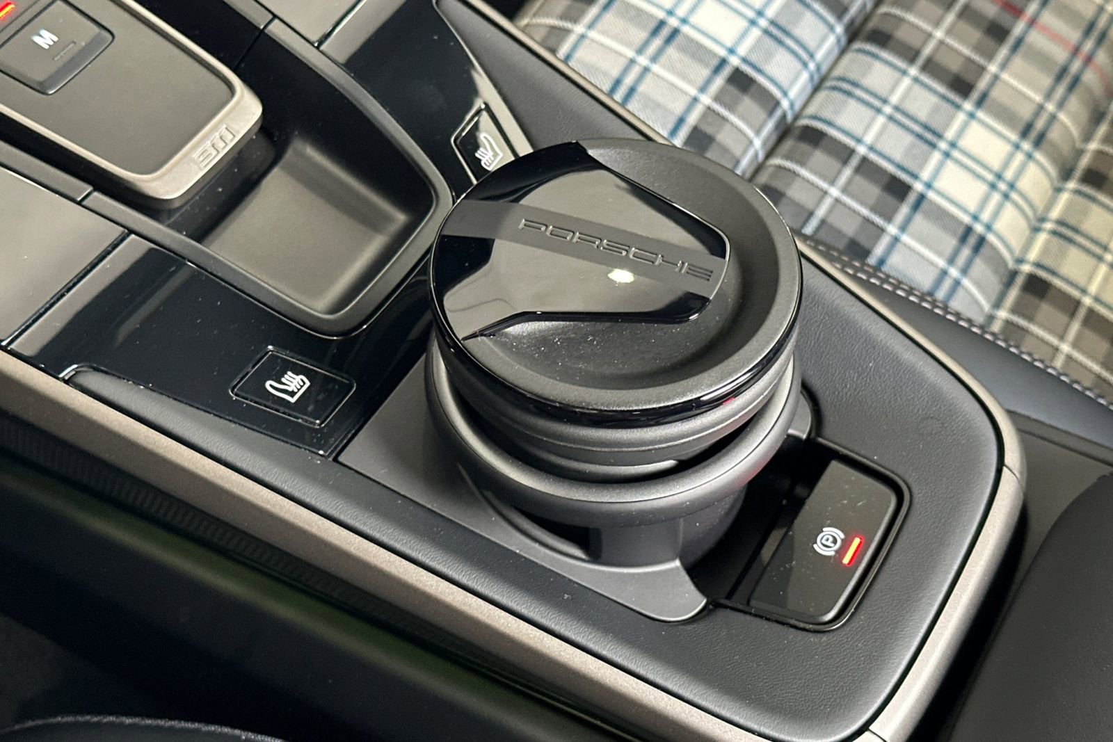 Used 2025 Porsche 911 Turbo image 25