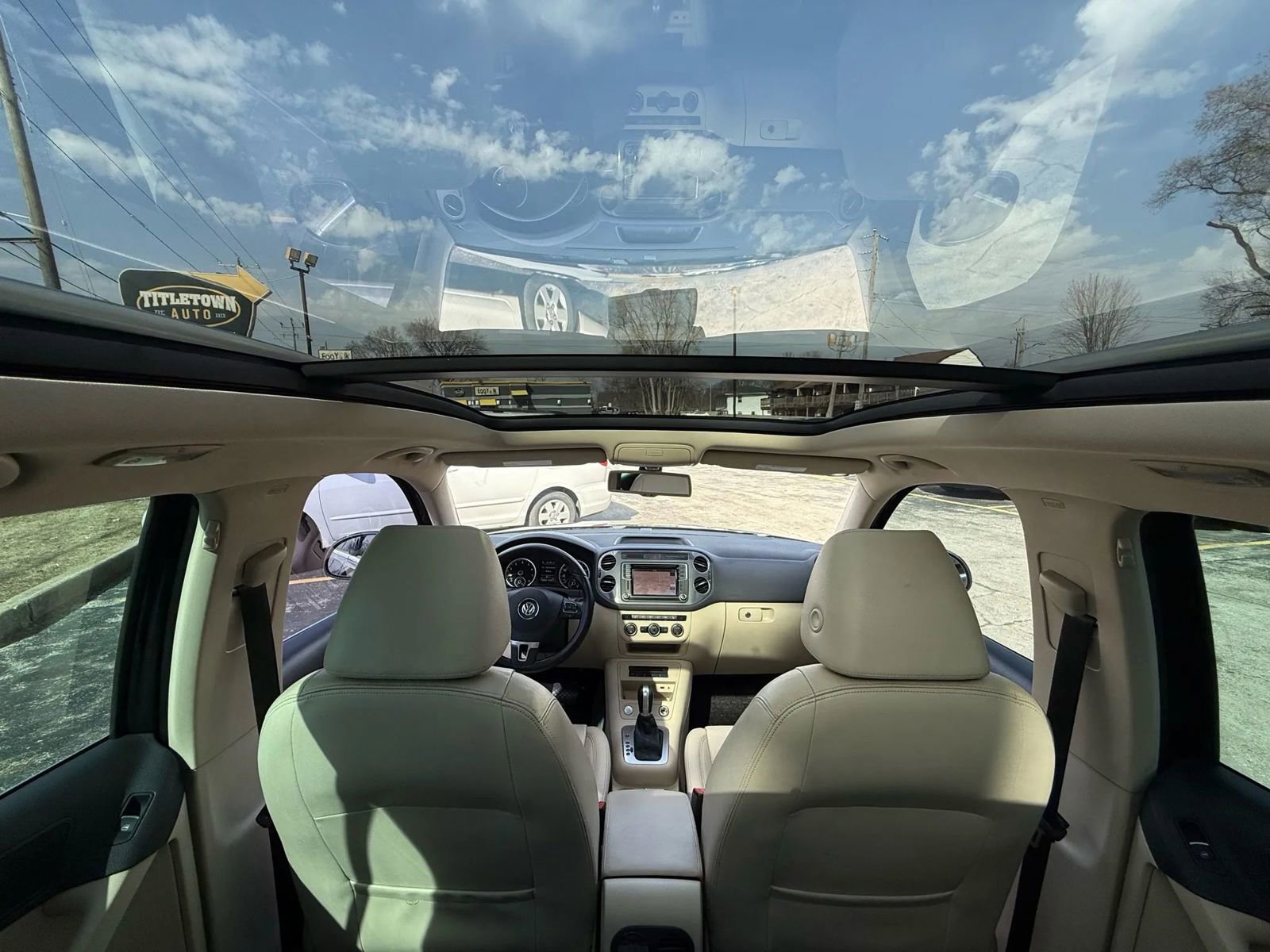 Used 2017 Volkswagen Tiguan SEL image 32