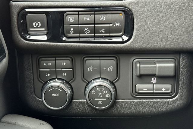 New 2026 GMC Yukon Elevation image 34