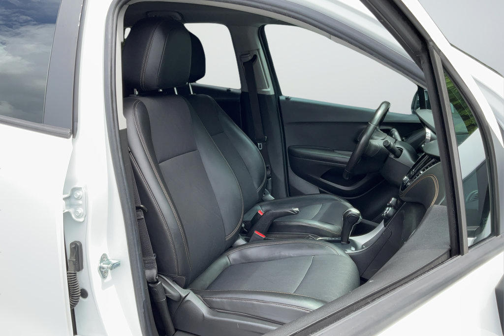 Certified 2022 Chevrolet Trax LT w/ Sport Edition FWD image 20