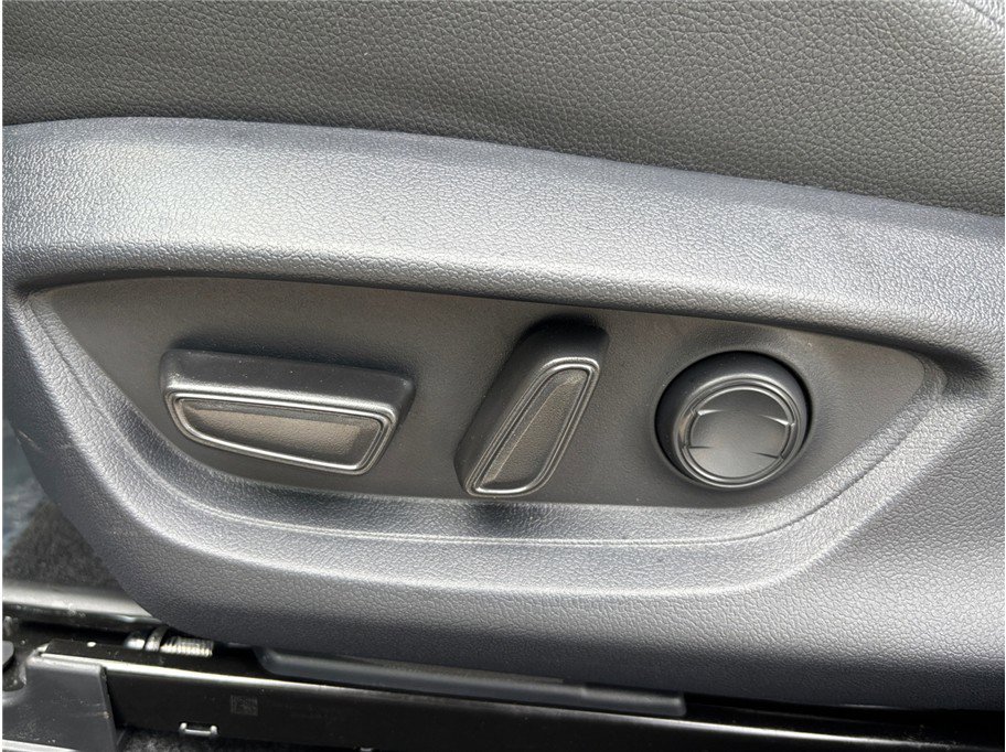 Used 2025 Toyota Camry XLE image 18