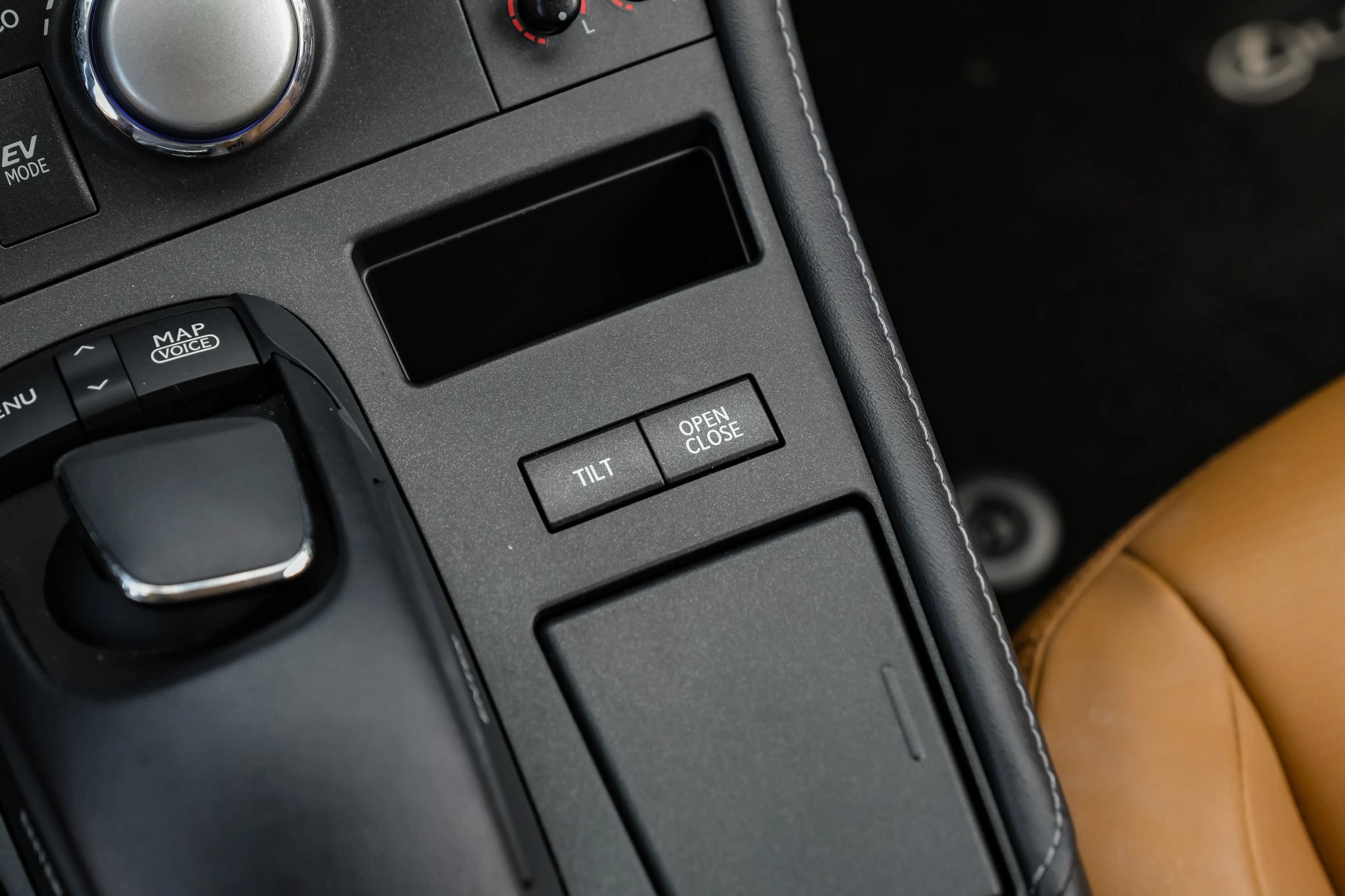 Used 2012 Lexus CT 200h Premium w/ Premium Audio Pkg FWD image 32