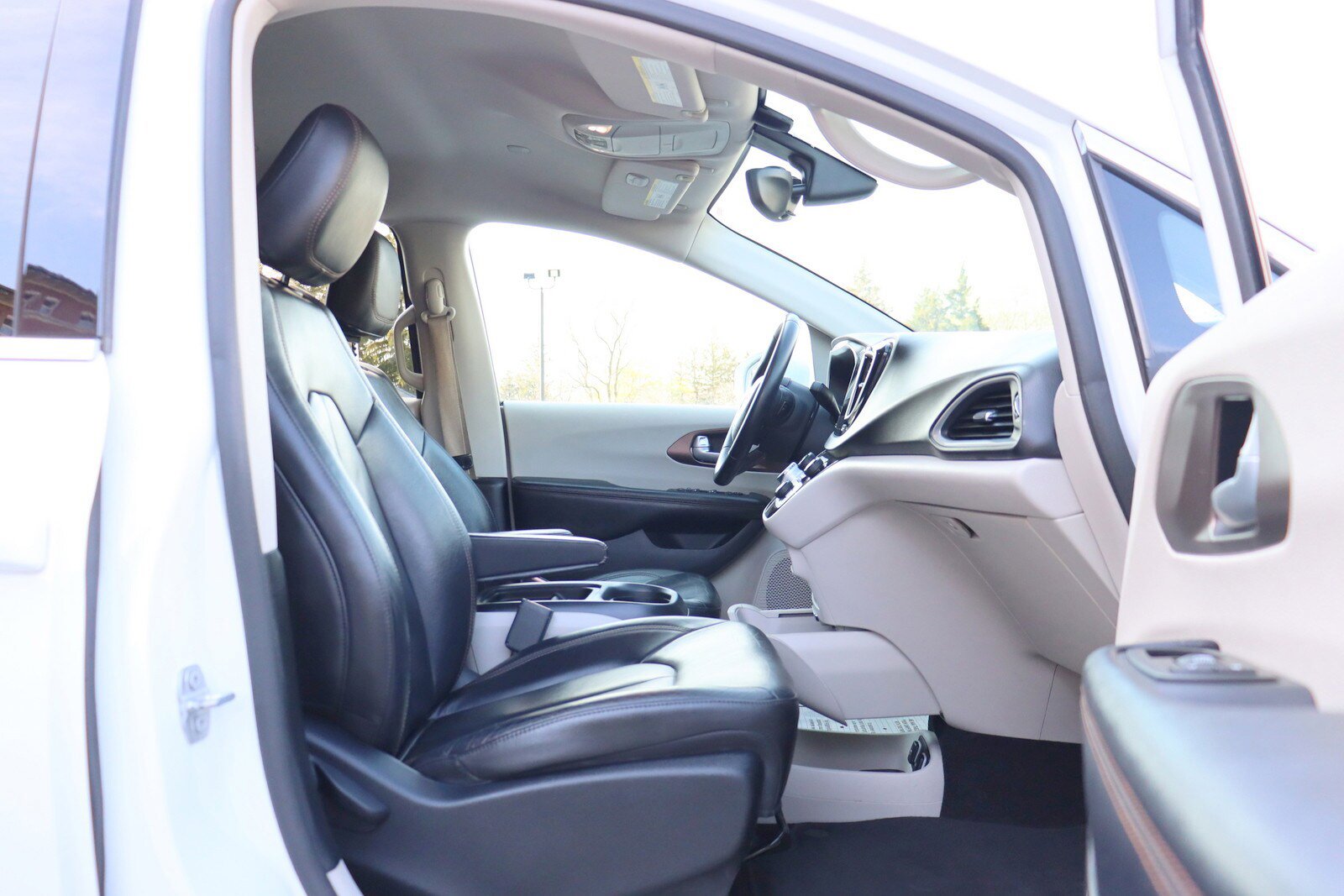 Used 2017 Chrysler Pacifica Touring-L FWD image 22