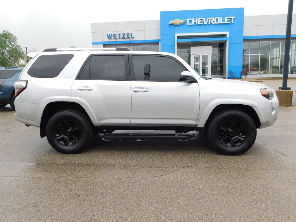 Used 2020 Toyota 4Runner SR5 AWD/4WD image 2