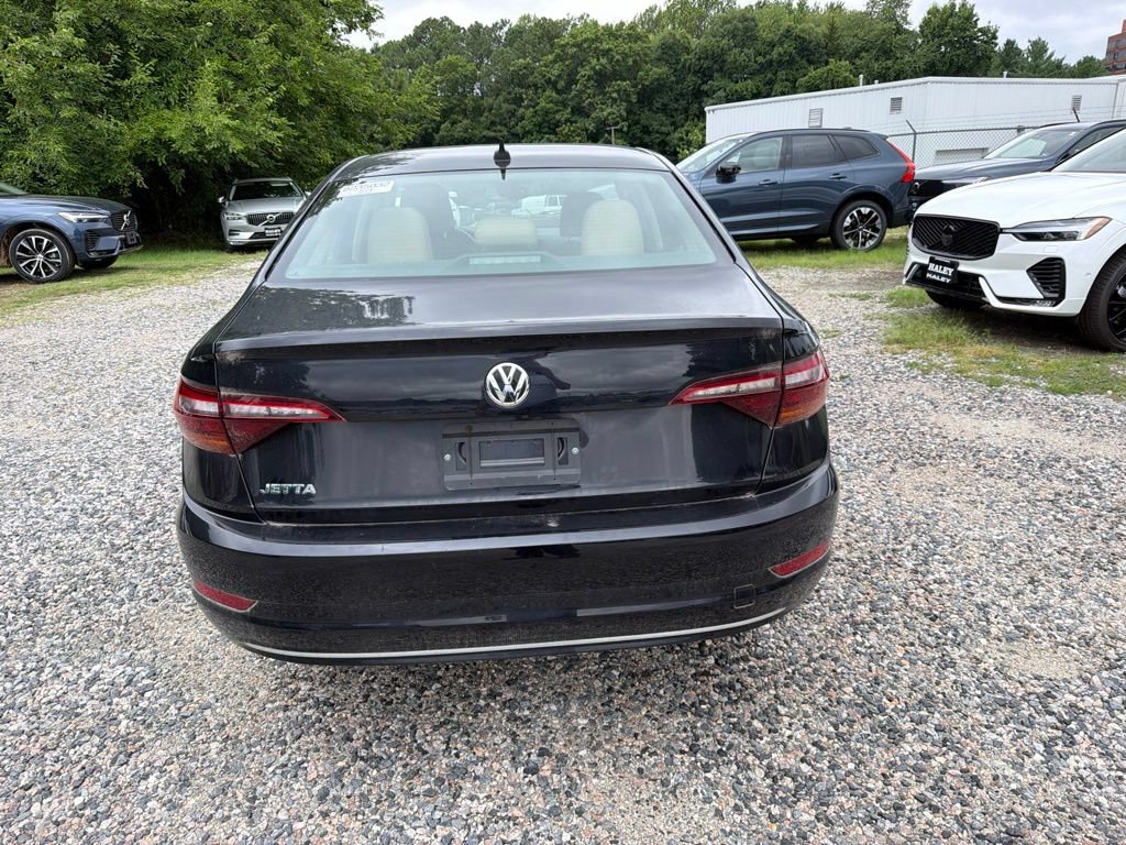 Used 2019 Volkswagen Jetta SEL w/ Cold Weather Package FWD image 4