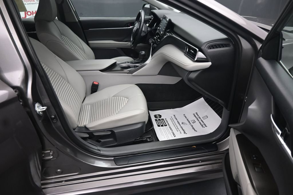 Used 2022 Toyota Camry SE FWD image 13