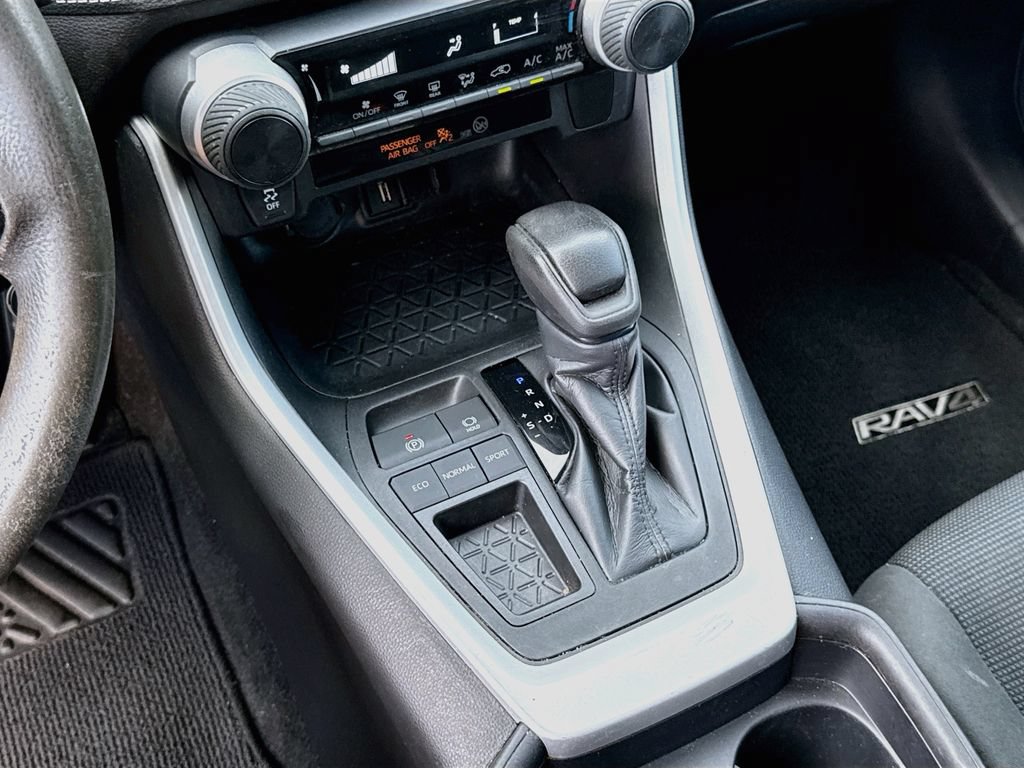 Used 2020 Toyota RAV4 LE w/ Carpet Mat Package FWD image 18
