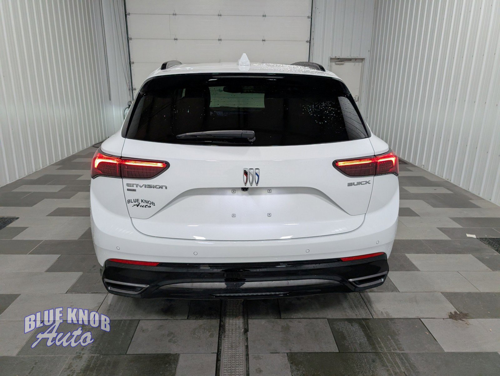 Used 2025 Buick Envision Sport Touring image 3