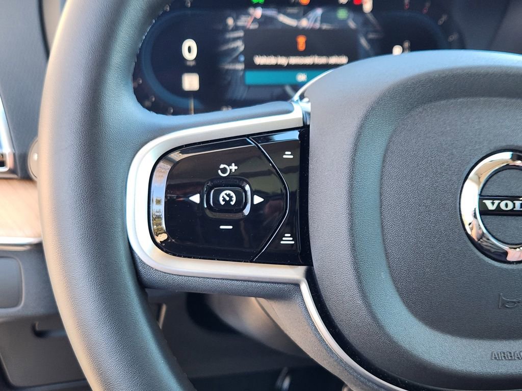 New 2025 Volvo XC90 B5 Plus w/ Protection Package Premier image 8