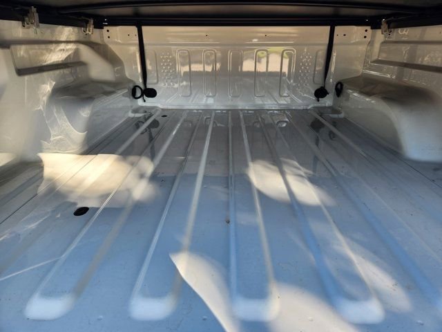 Used 2025 Jeep Gladiator Sport image 33