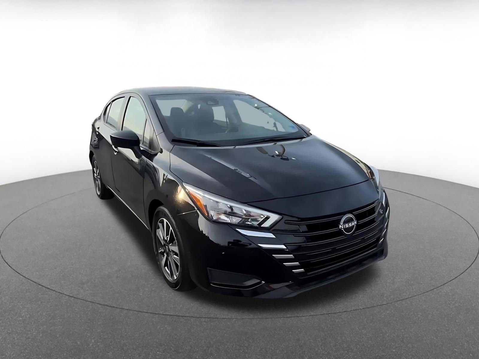 Used 2025 Nissan Versa SV image 3