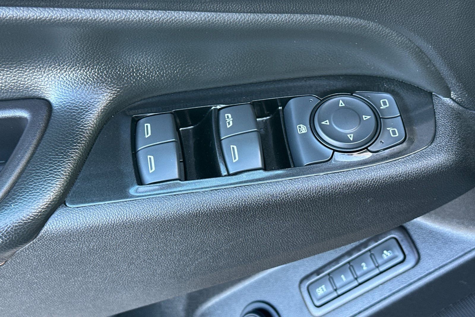 Used 2022 Chevrolet Equinox Premier image 13