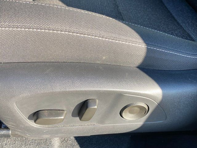 Used 2025 Chevrolet Traverse LT image 18