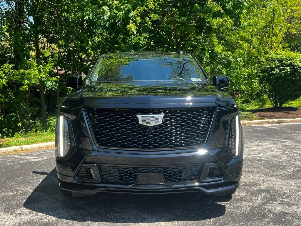 Used 2025 Cadillac Escalade V AWD/4WD image 3