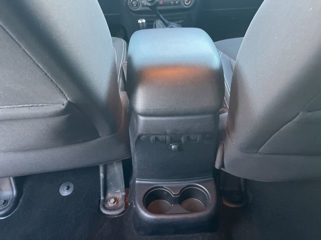 Used 2016 Jeep Wrangler Unlimited Rubicon w/ Connectivity Group AWD/4WD image 15