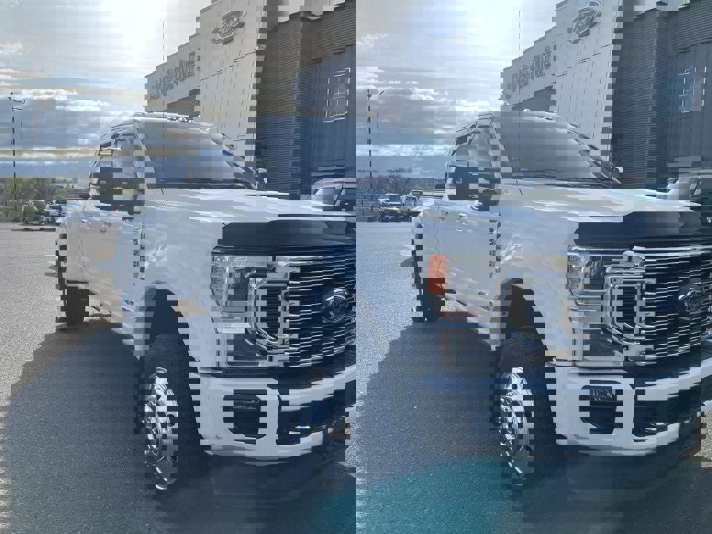 Used 2020 Ford F450 Platinum w/ Camper Package image 38