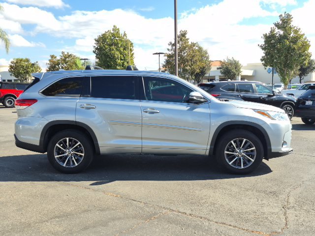 Used 2018 Toyota Highlander XLE w/ Protection Package #3 FWD image 4