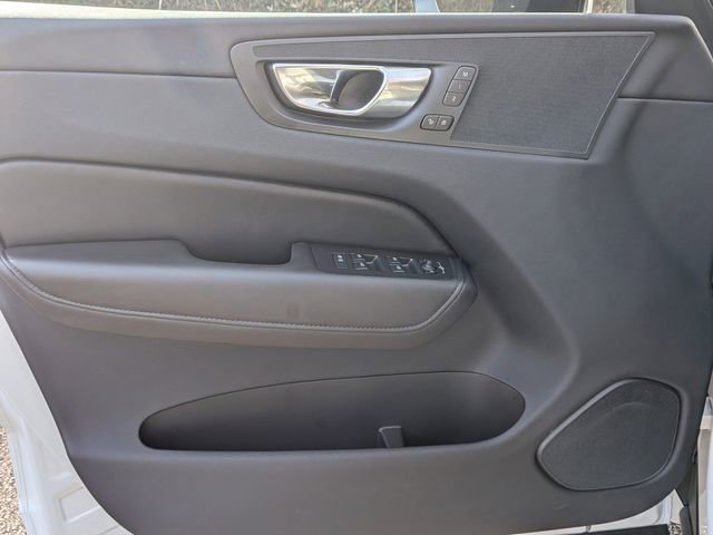 Certified 2025 Volvo XC60 B5 Plus image 24