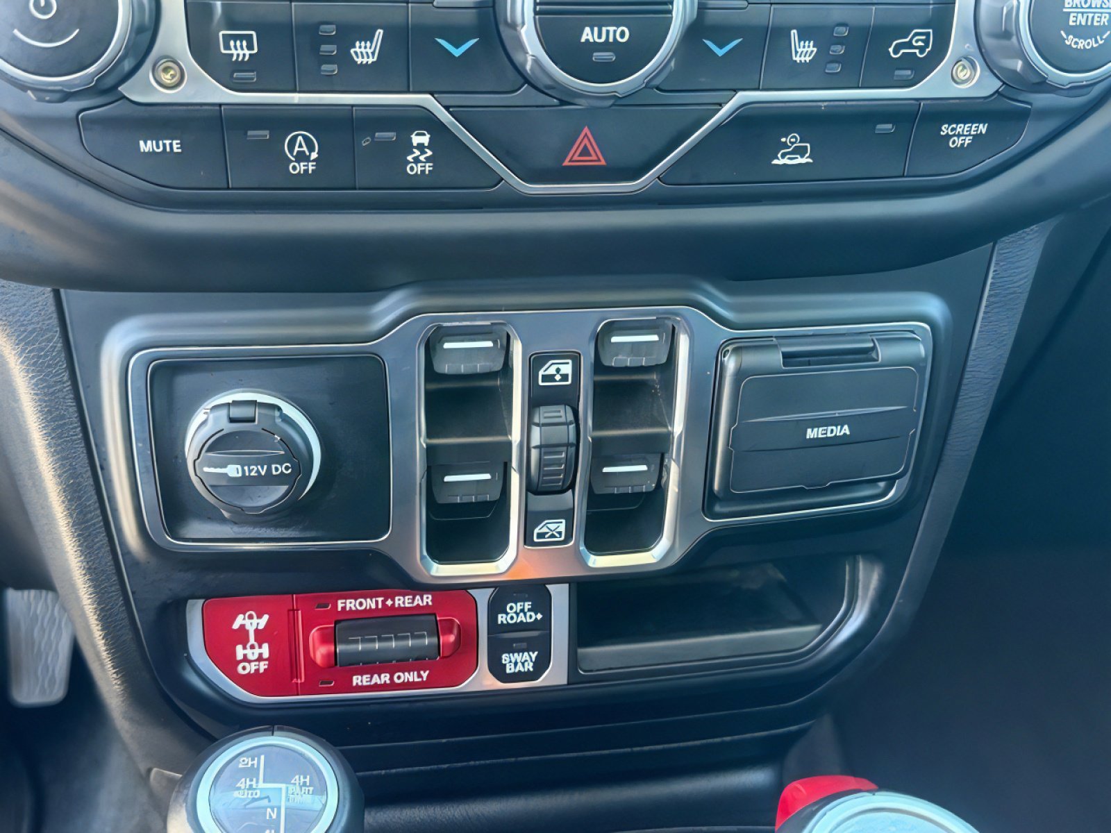 Used 2023 Jeep Gladiator Rubicon w/ Cold Weather Group image 23