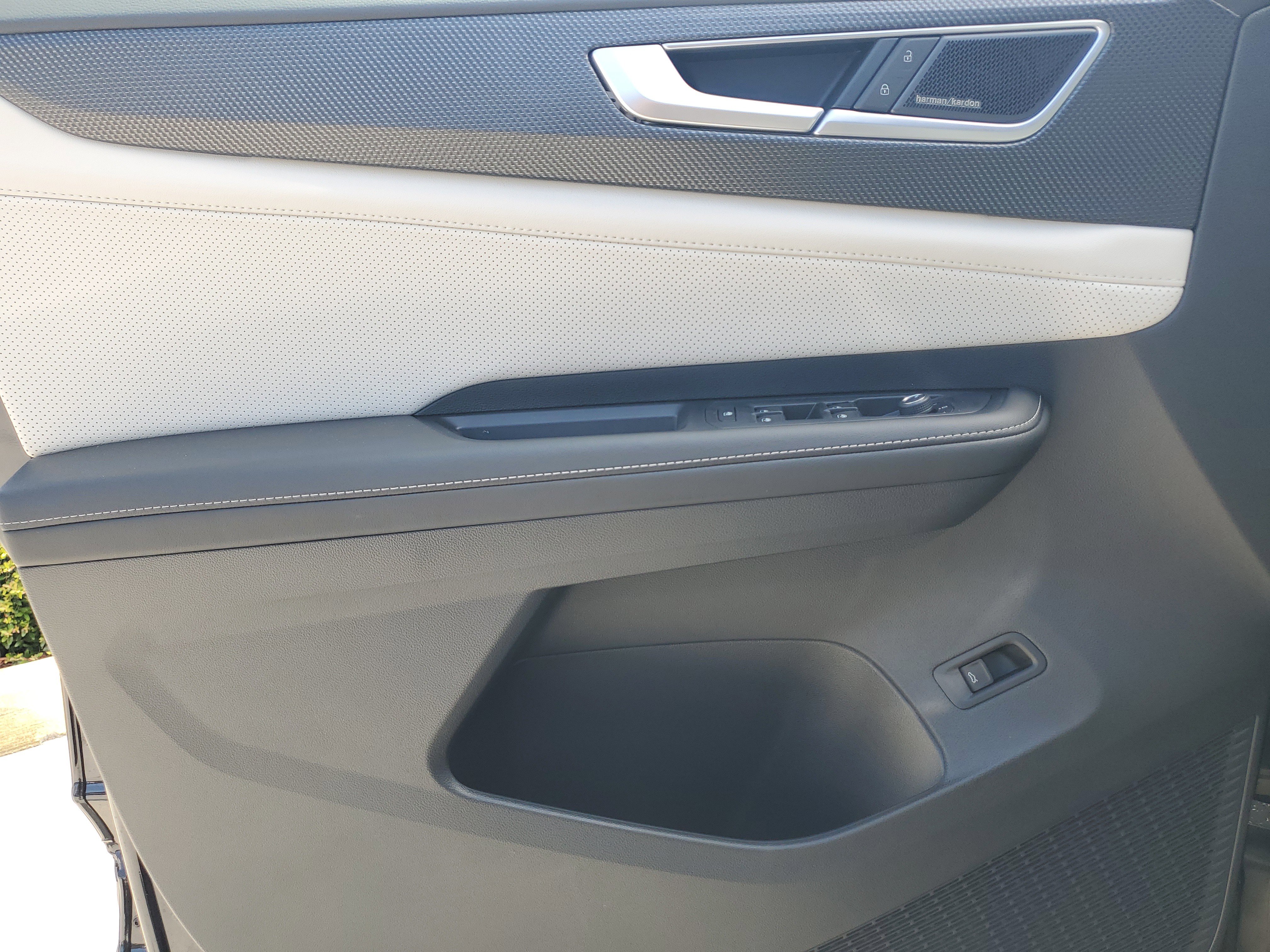 New 2025 Volkswagen Atlas Cross Sport SEL Premium R-Line image 18